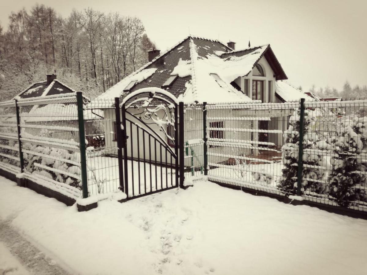 Nibylandia Dom Pod Lasem Nowa Wies Grodziska Exterior foto